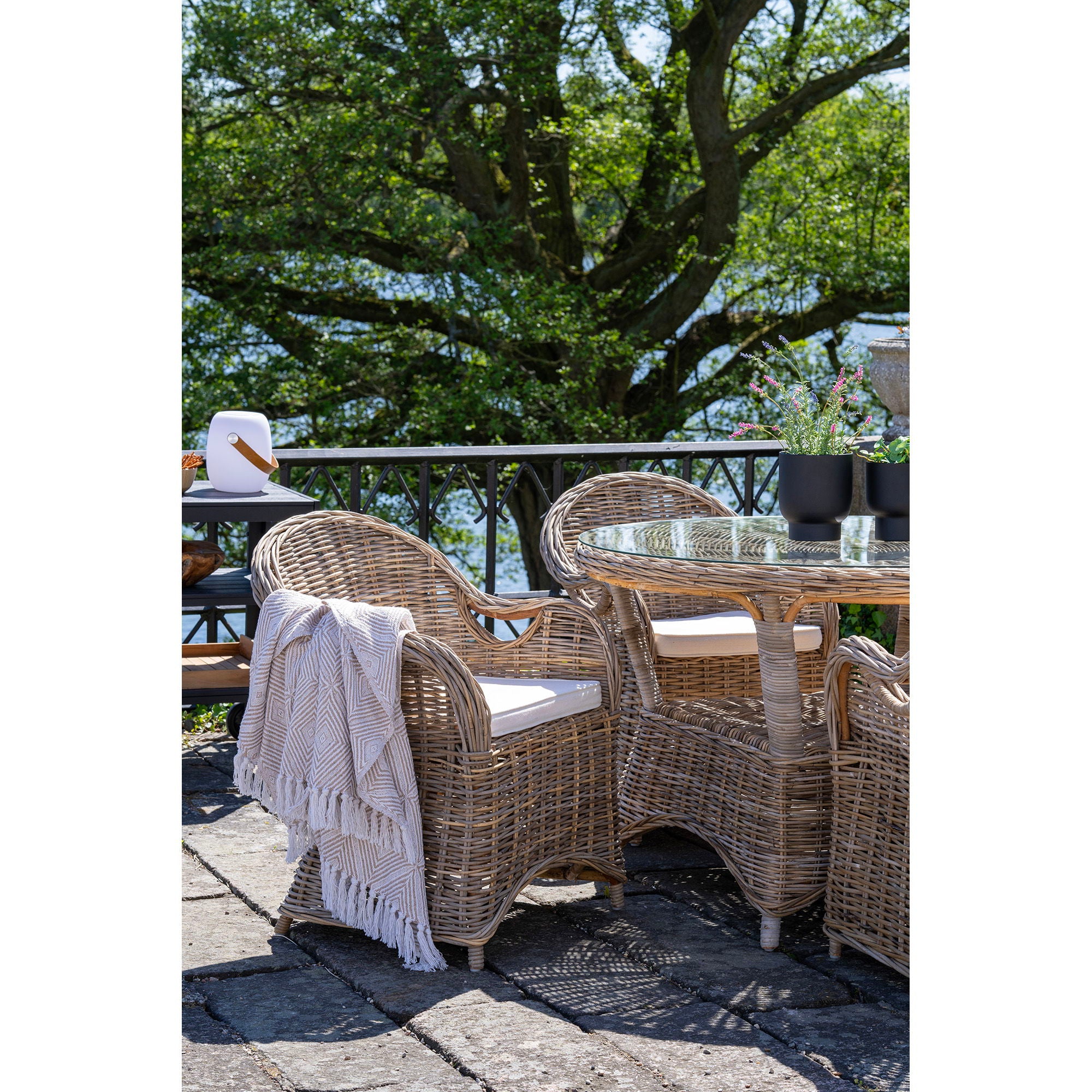 Larisa Outdoorstuhl – Kubu-Rattan, inkl. Kissen, natur/grau